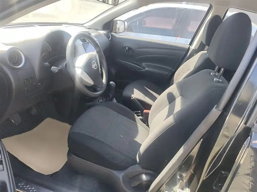 NISSAN SUNNY 2015