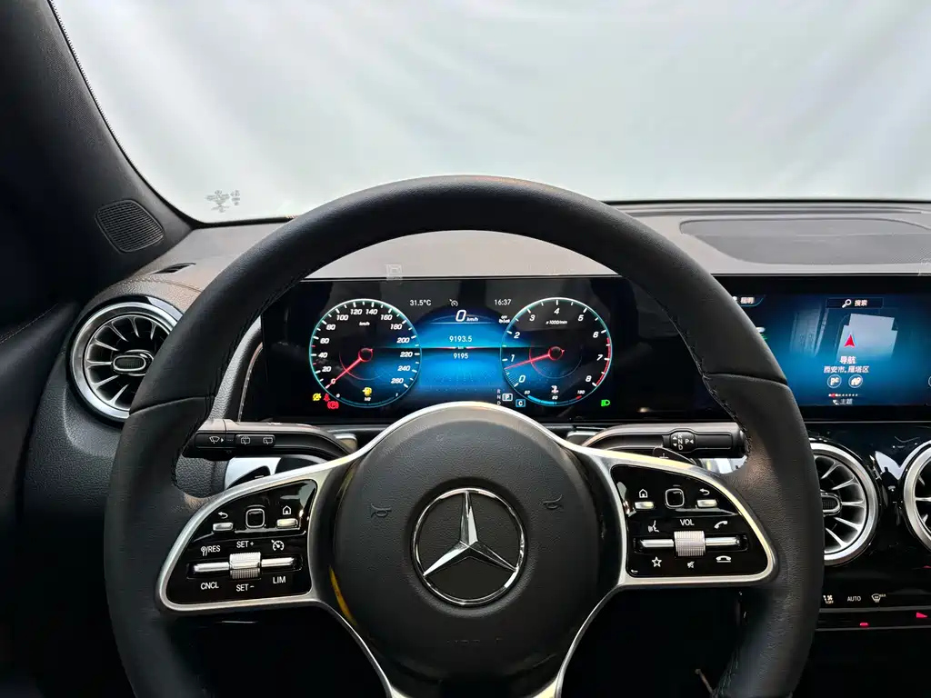 MERCEDES BENZ GLB 2023