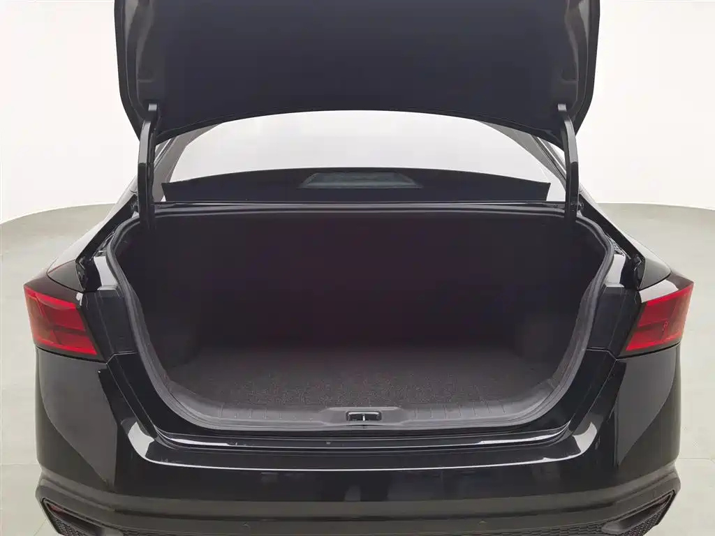 NISSAN TEANA 2020