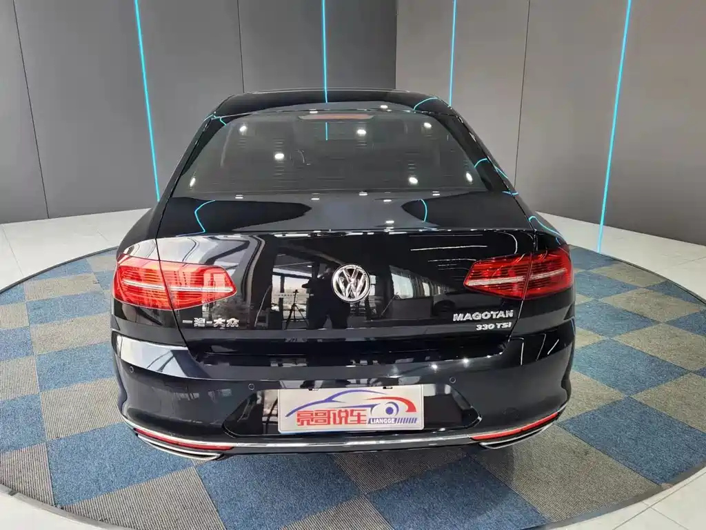 VOLKSWAGEN MAGOTAN 2020