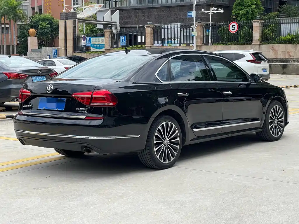 VOLKSWAGEN PASSAT 2017