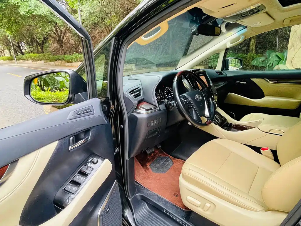 TOYOTA ALPHARD 2017
