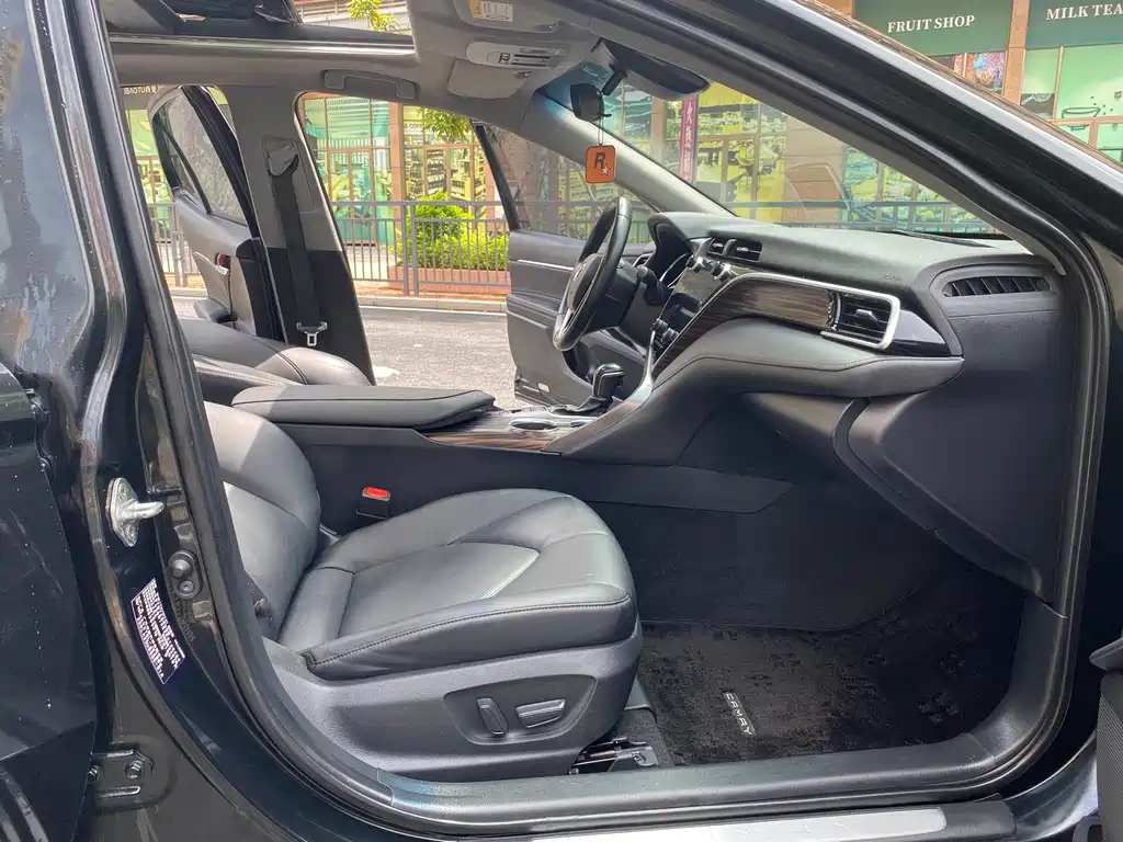 TOYOTA CAMRY 2019