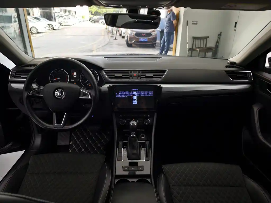 SKODA SUPERB 2016