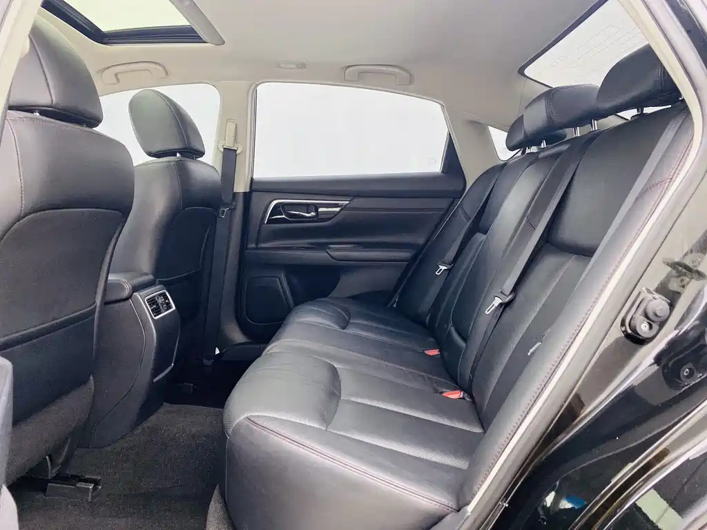 NISSAN TEANA 2018