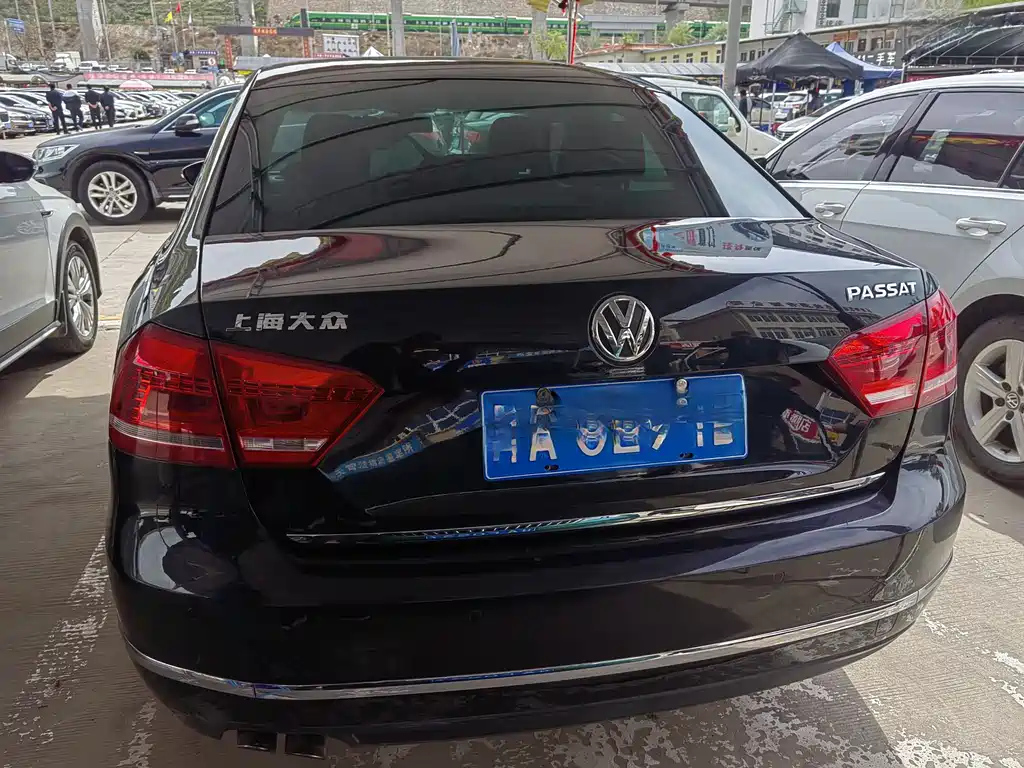 VOLKSWAGEN PASSAT 2012