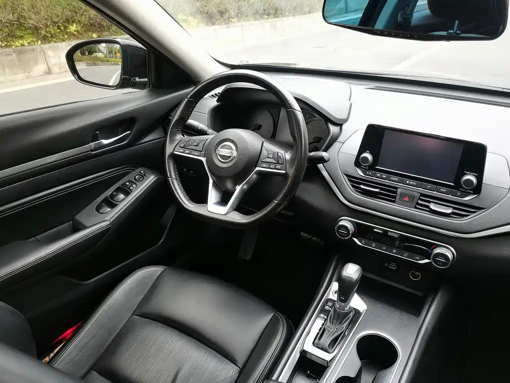 NISSAN TEANA 2019