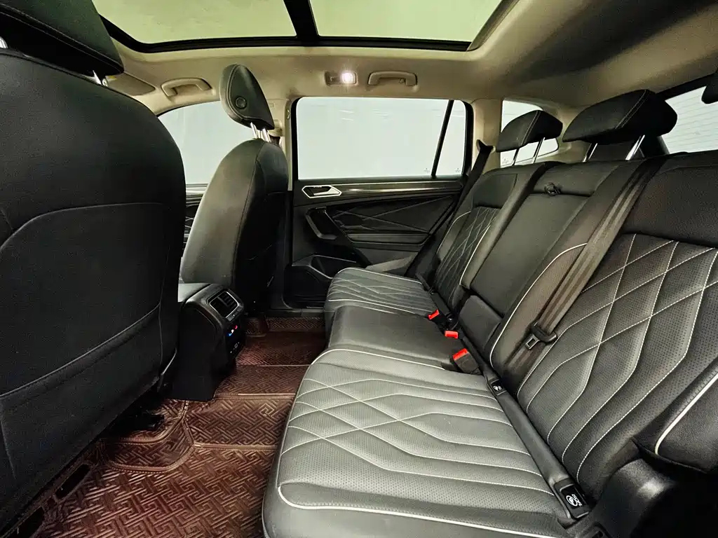 VOLKSWAGEN TIGUAN L 2021