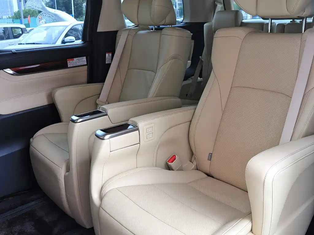 TOYOTA ALPHARD 2018