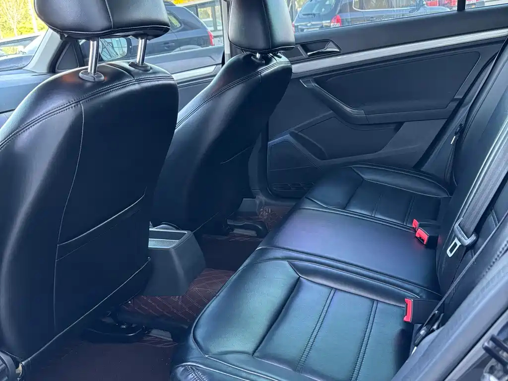 VOLKSWAGEN LAVIDA 2020