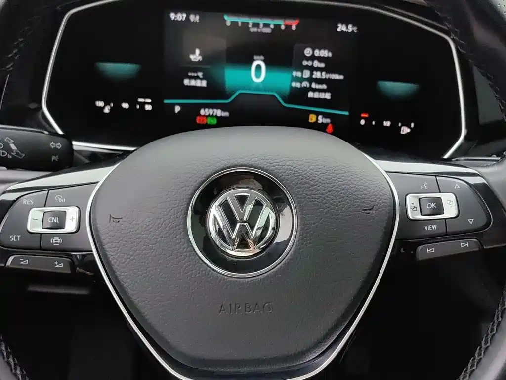 VOLKSWAGEN SAGITAR 2022