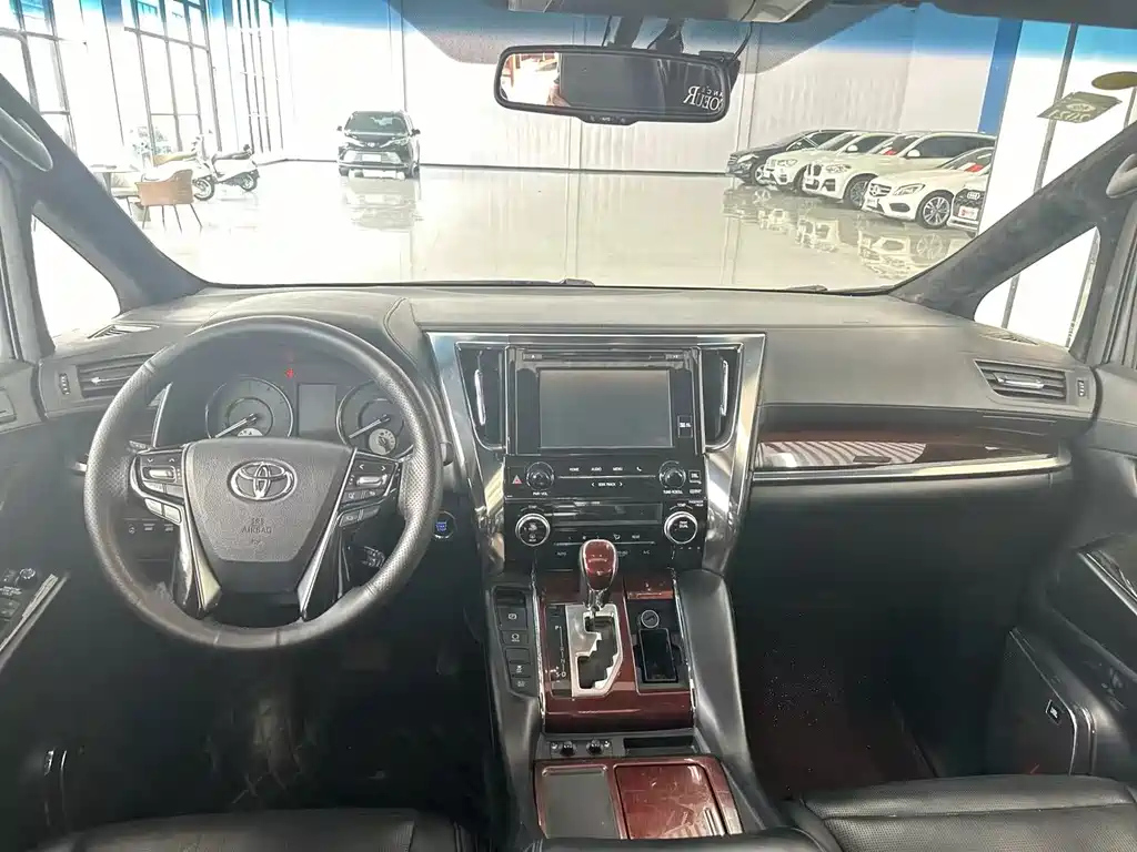 TOYOTA ALPHARD 2017