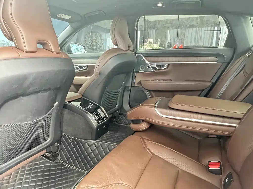 VOLVO S90 2022