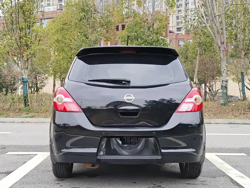 NISSAN TIIDA TIIDA 2010