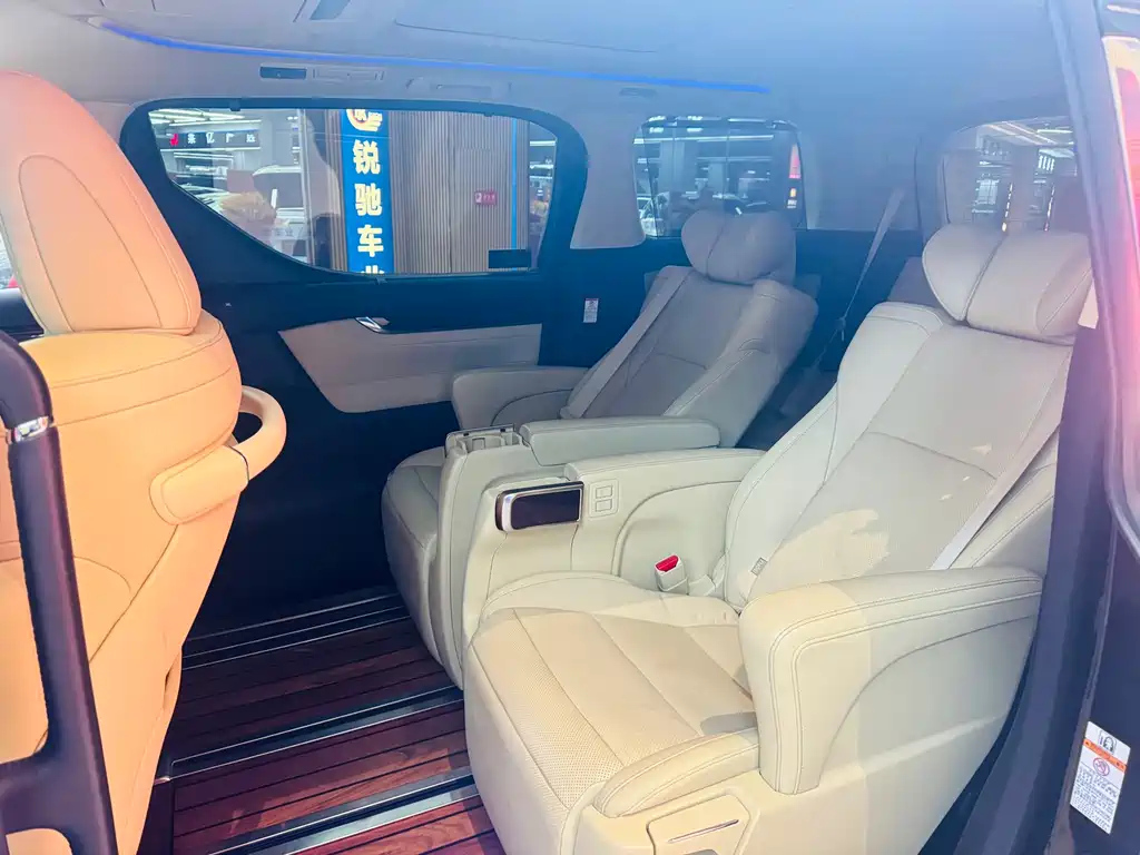 TOYOTA ALPHARD 2018