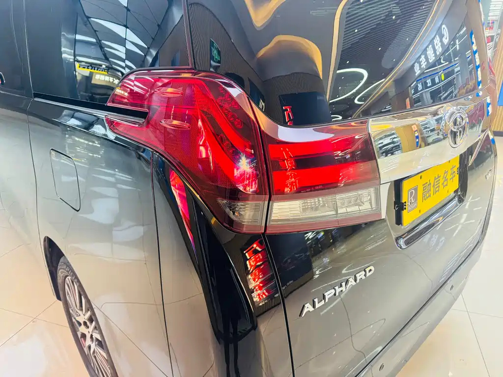 TOYOTA ALPHARD 2018