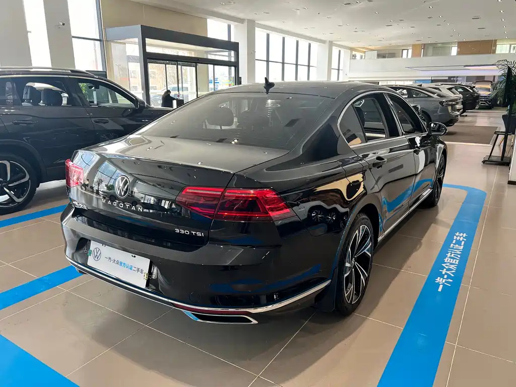 VOLKSWAGEN MAGOTAN 2021
