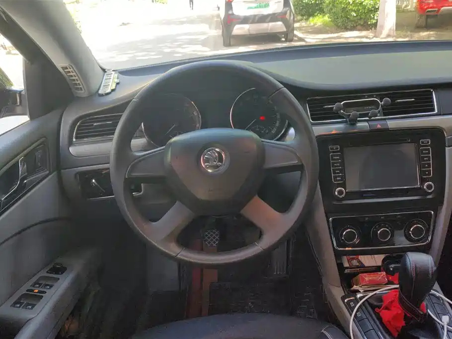 SKODA SUPERB 2014