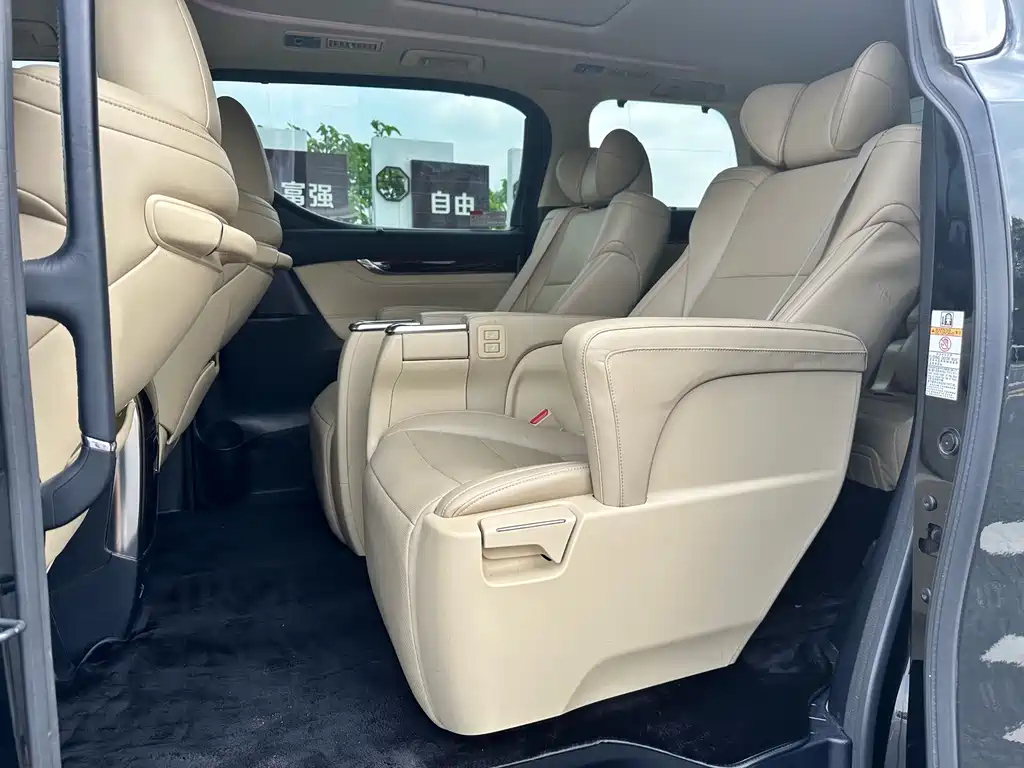 TOYOTA ALPHARD 2018