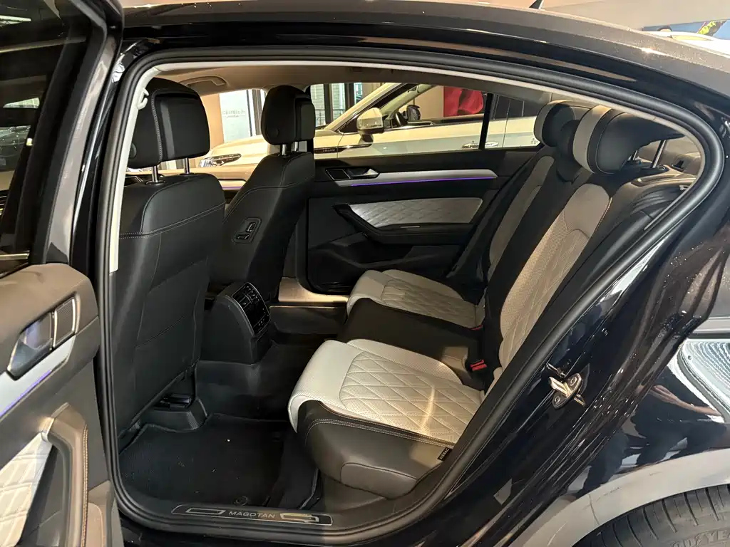 VOLKSWAGEN MAGOTAN 2024