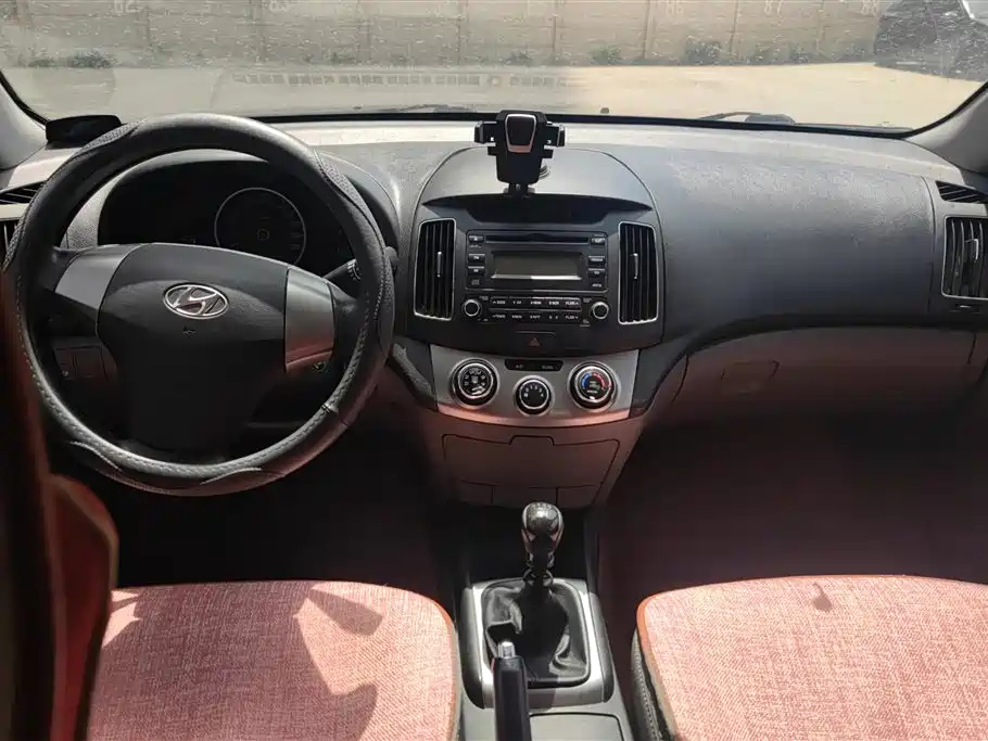 HYUNDAI CELESTA 2014