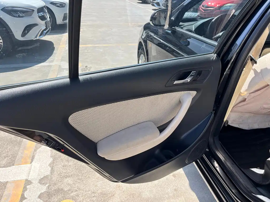 VOLKSWAGEN LAVIDA 2013