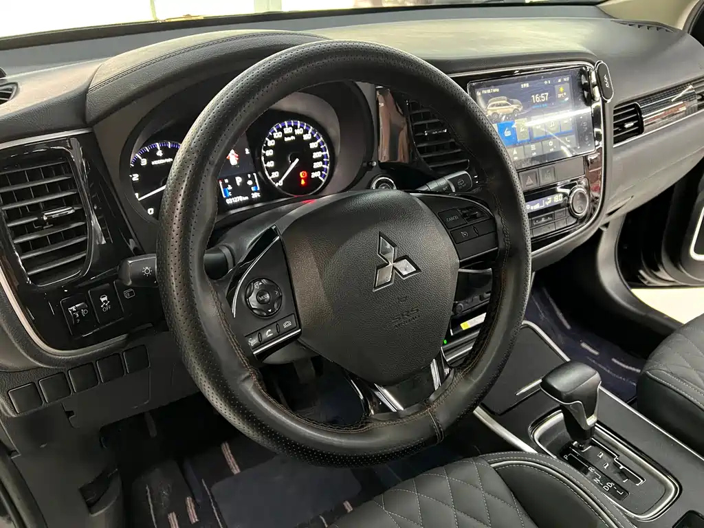 MITSUBISHI OUTLANDER 2022