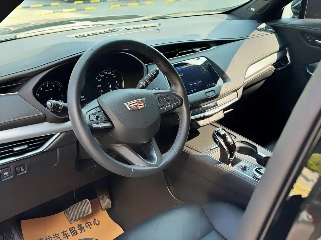 CADILLAC XT4 2021