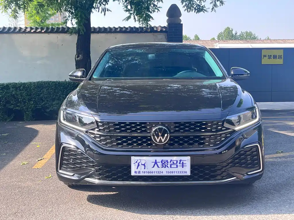 VOLKSWAGEN PASSAT 2023