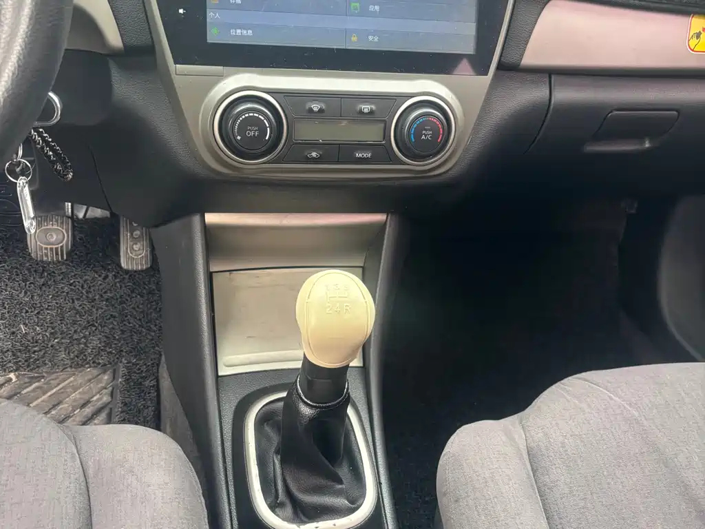 NISSAN SYLPHY 2017