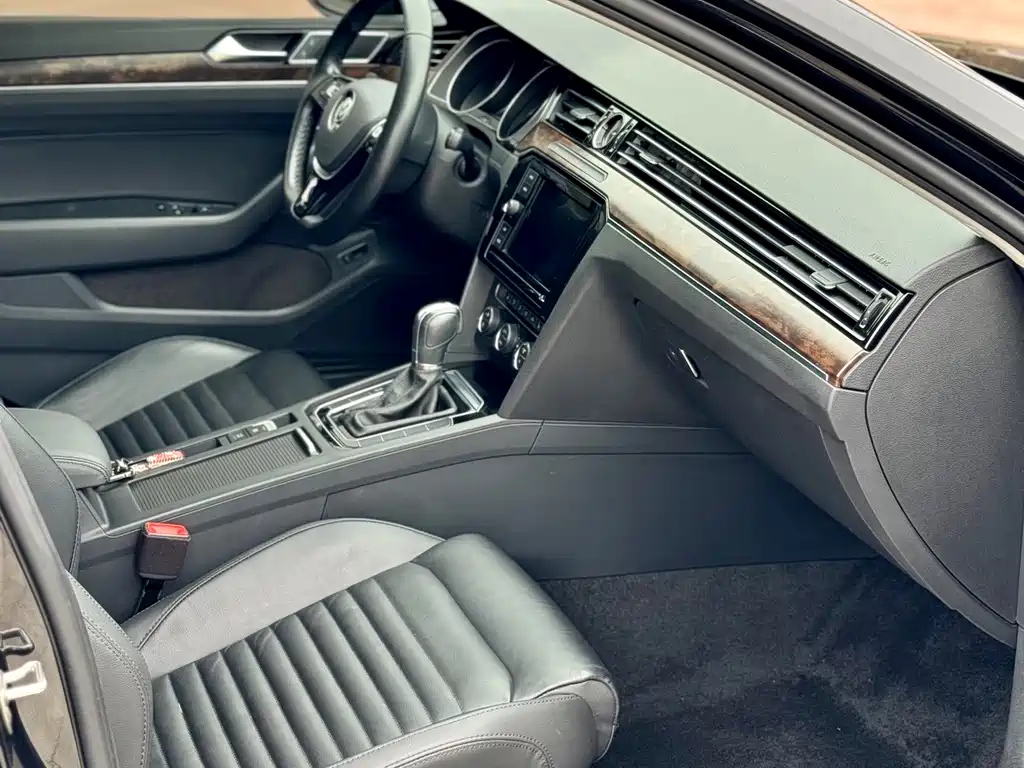 VOLKSWAGEN MAGOTAN 2020
