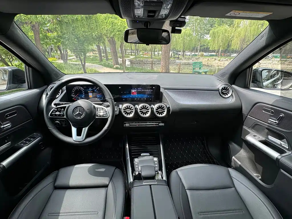 MERCEDES BENZ GLA 2023