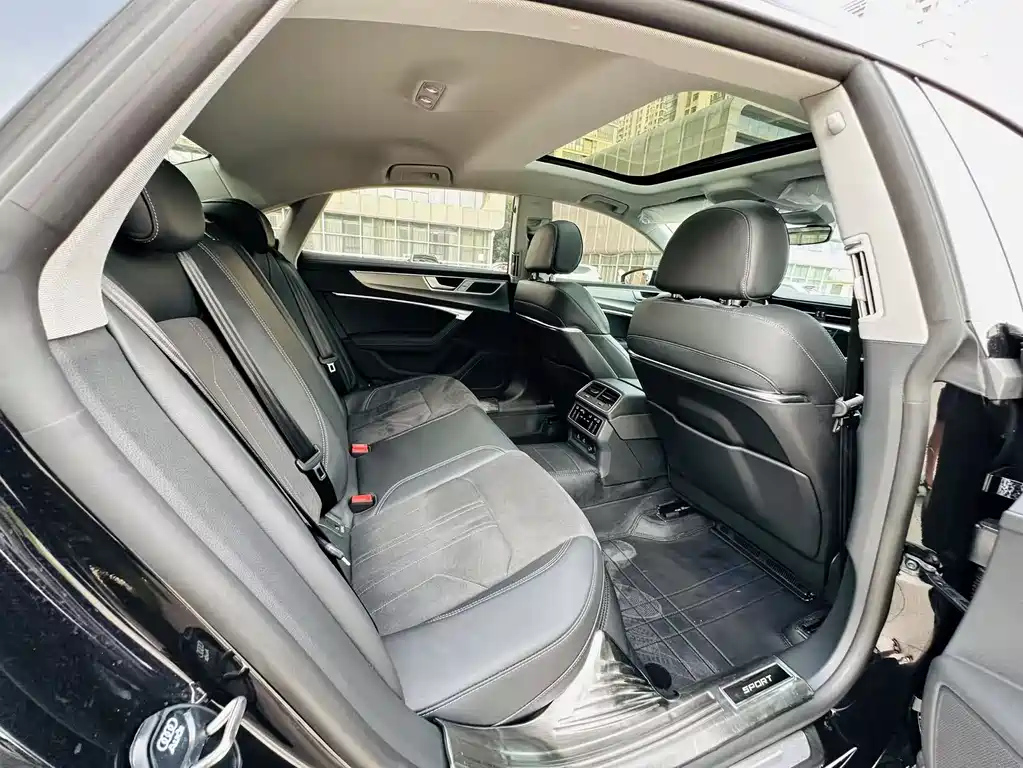 AUDI A7L 2025