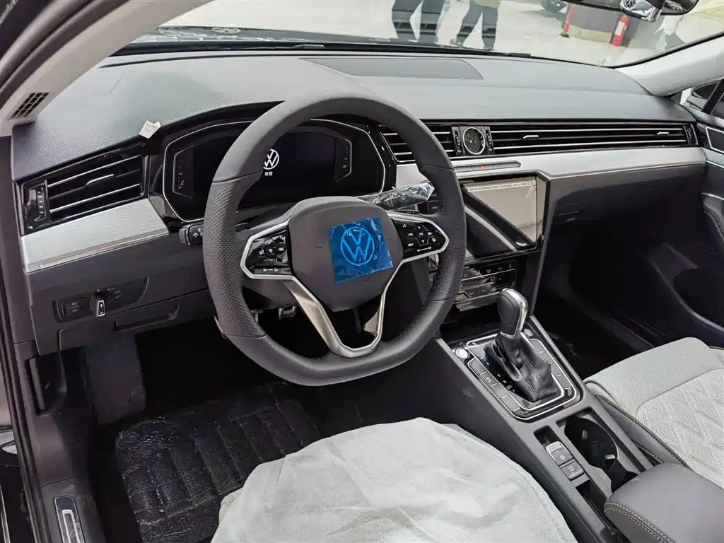 VOLKSWAGEN MAGOTAN 2024
