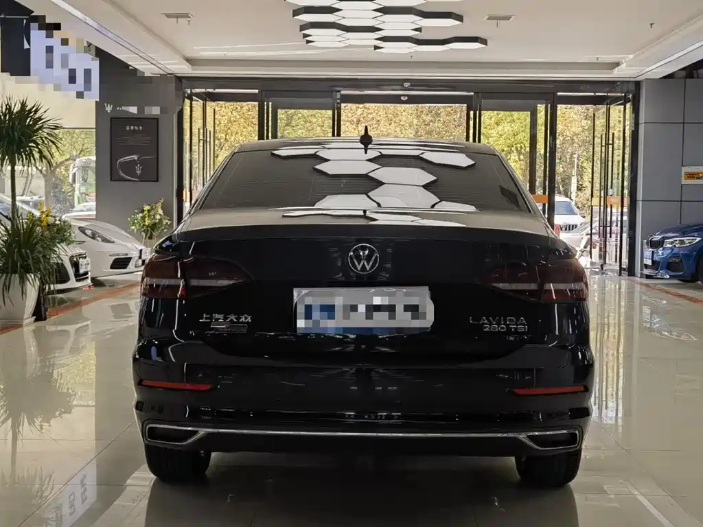 VOLKSWAGEN LAVIDA 2021