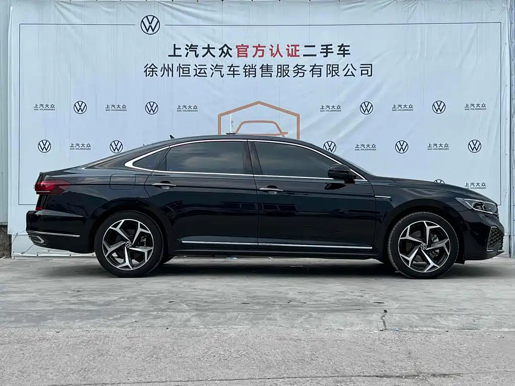VOLKSWAGEN PASSAT 2023