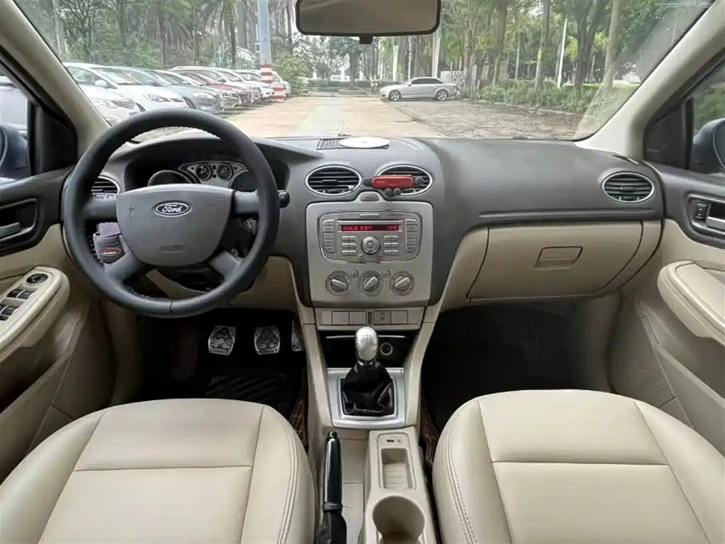 FORD FOCUS 2011