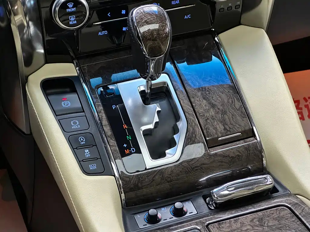 TOYOTA ALPHARD 2018