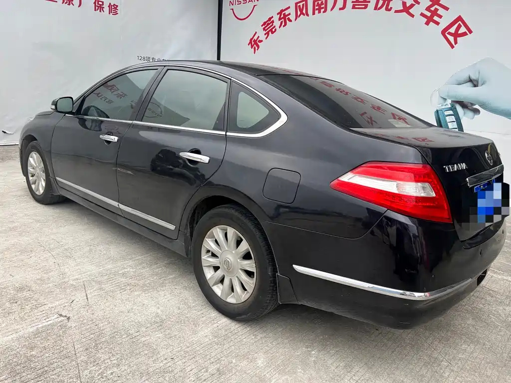 NISSAN TEANA 2010