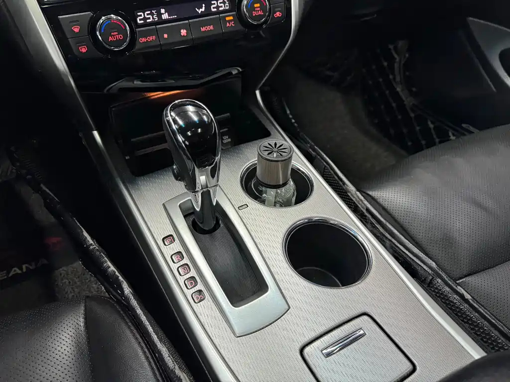 NISSAN TEANA 2019