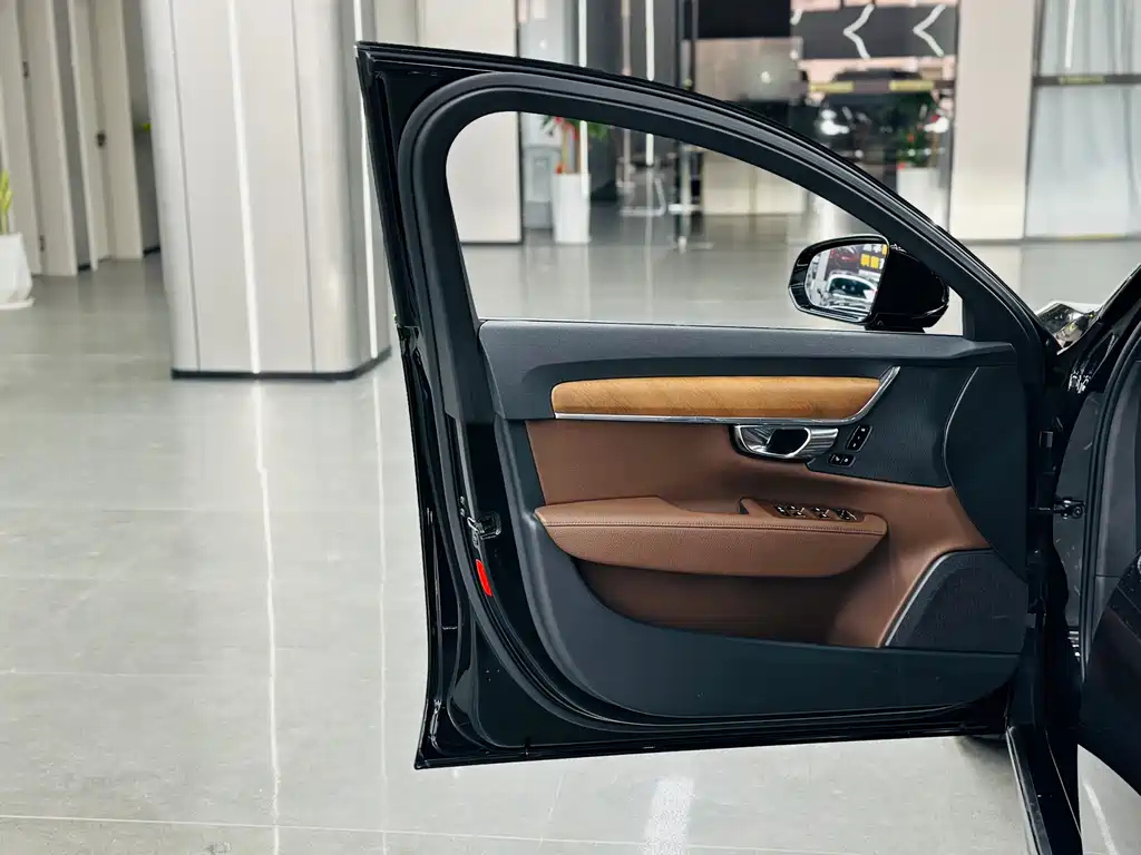 VOLVO S90 2021