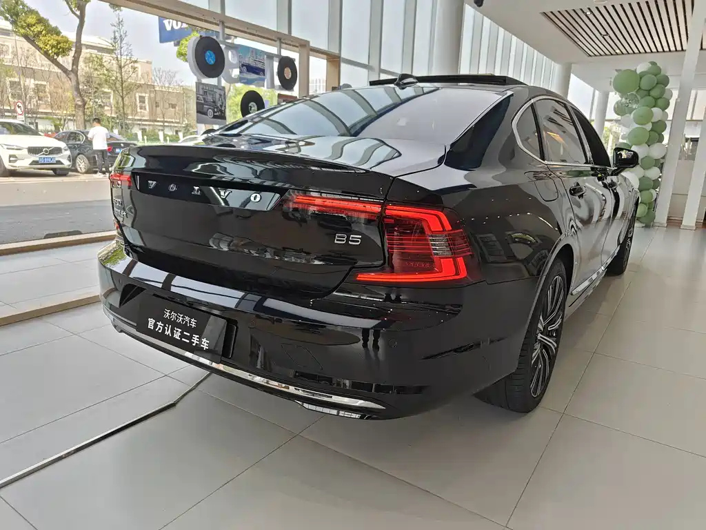 VOLVO S90 2022
