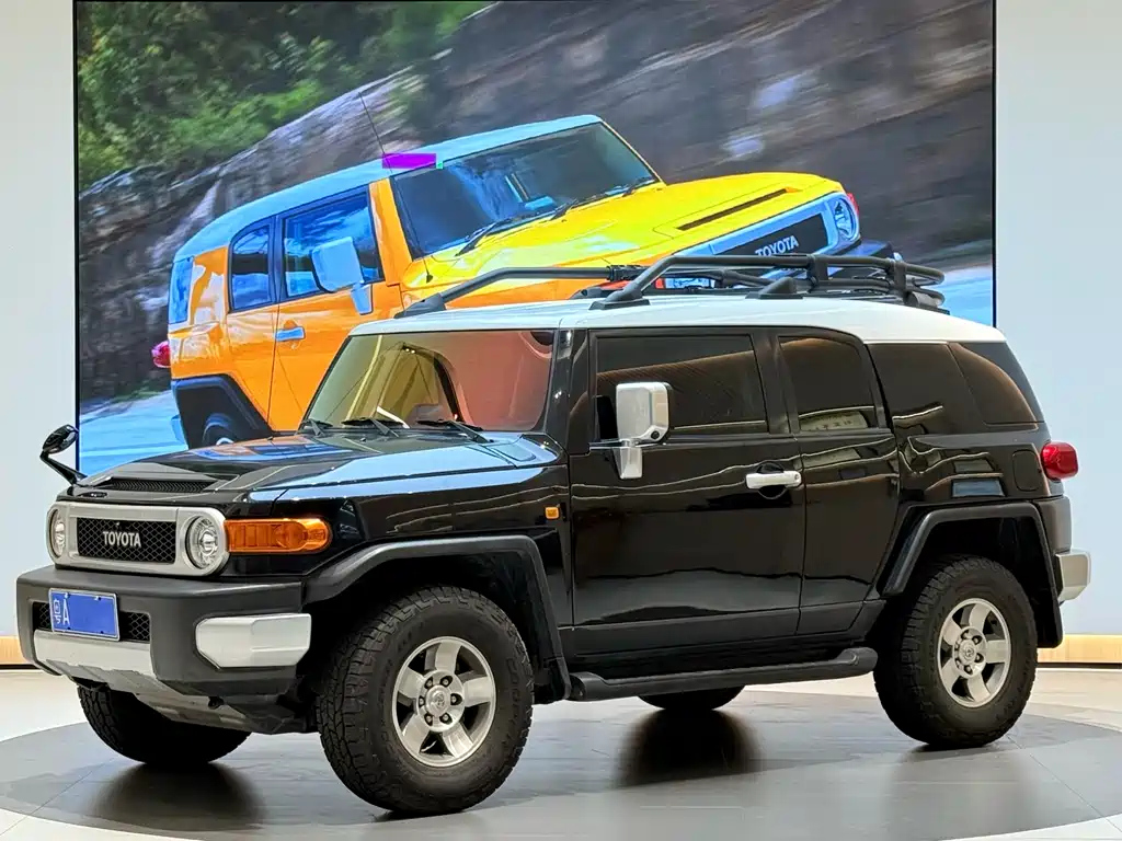 TOYOTA FJ CRUISER 2010