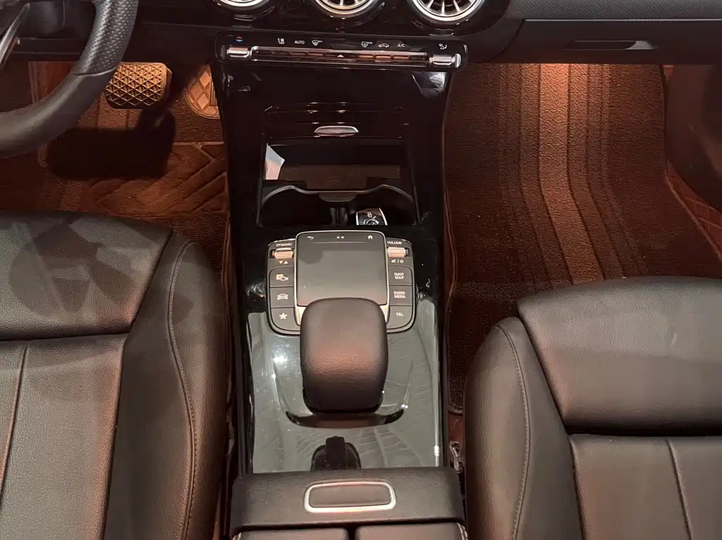 MERCEDES BENZ A-CLASS 2022