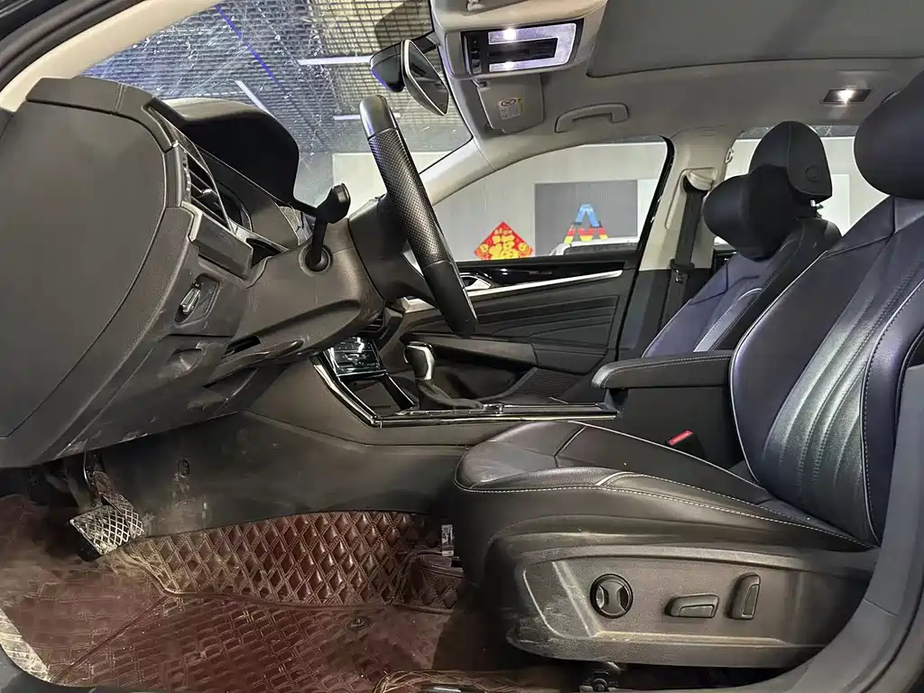 VOLKSWAGEN PASSAT 2022