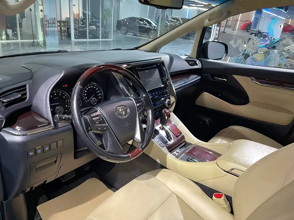 TOYOTA ALPHARD 2018