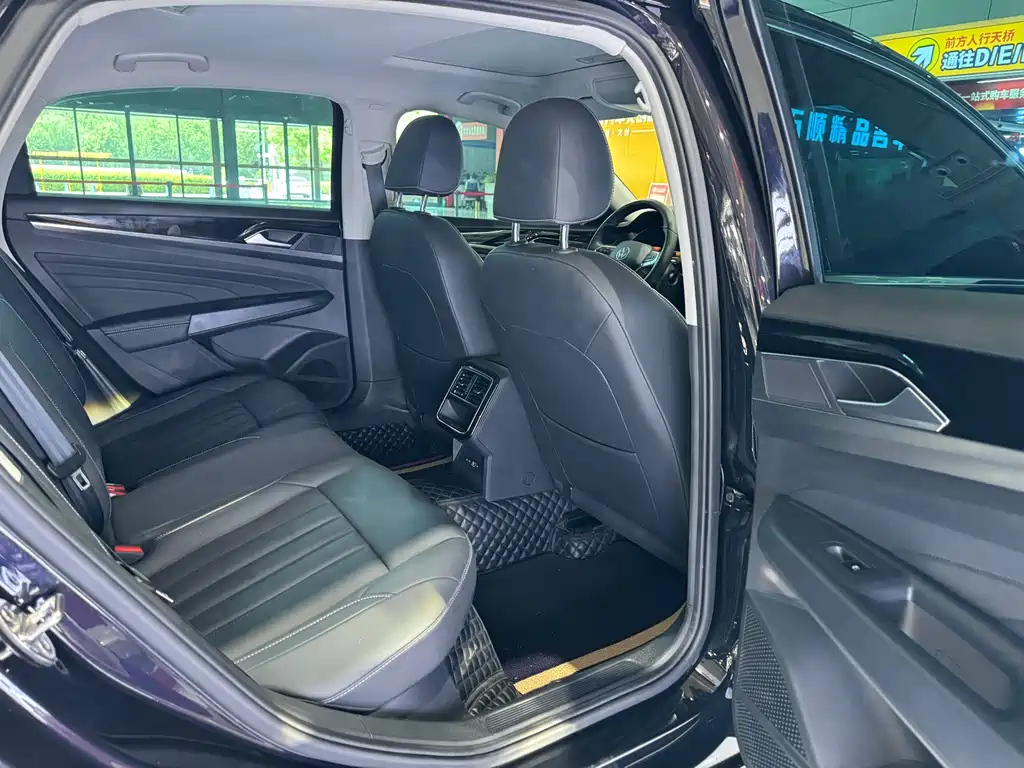VOLKSWAGEN PASSAT 2022