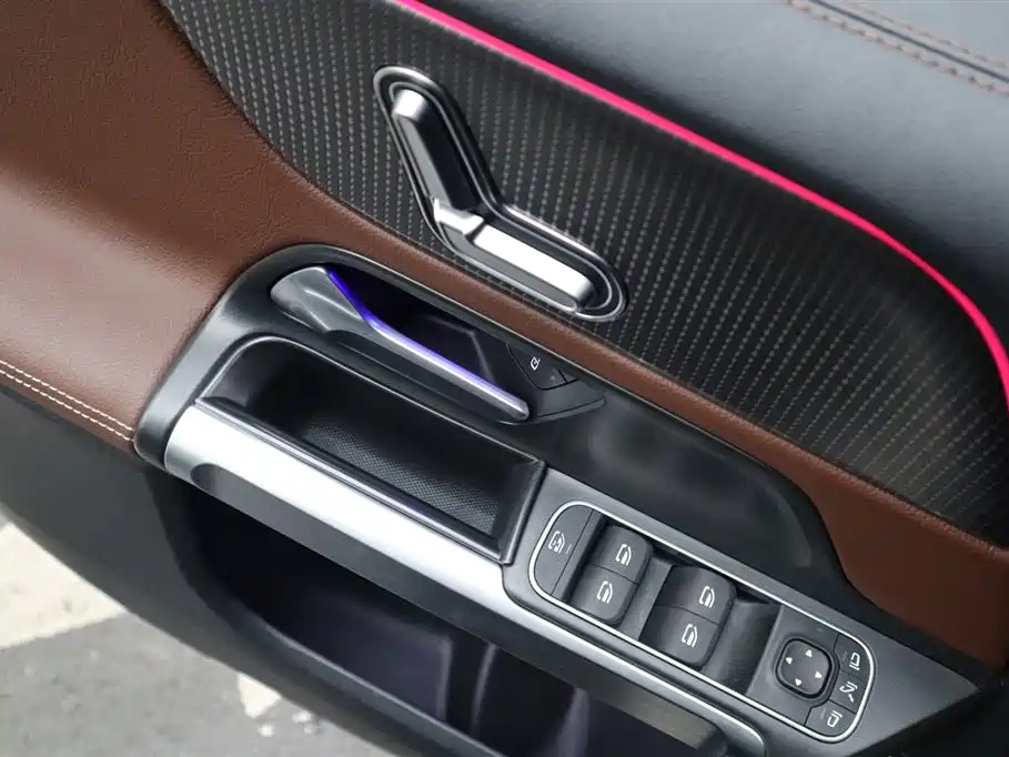 MERCEDES BENZ GLB 2023