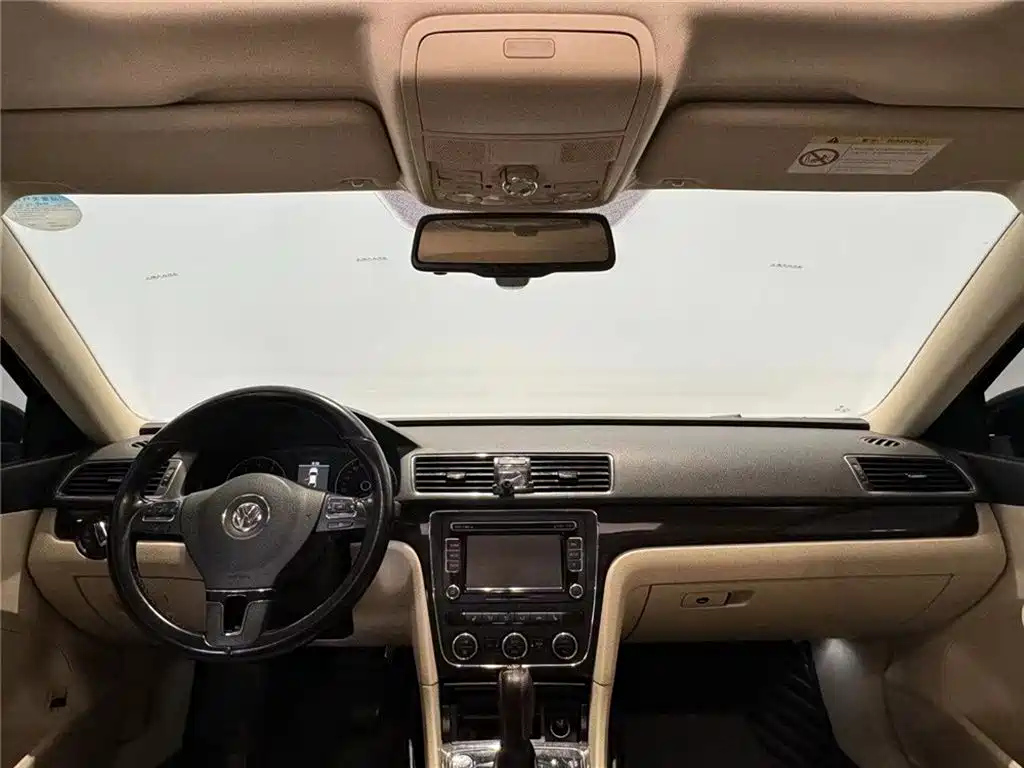 VOLKSWAGEN PASSAT 2015