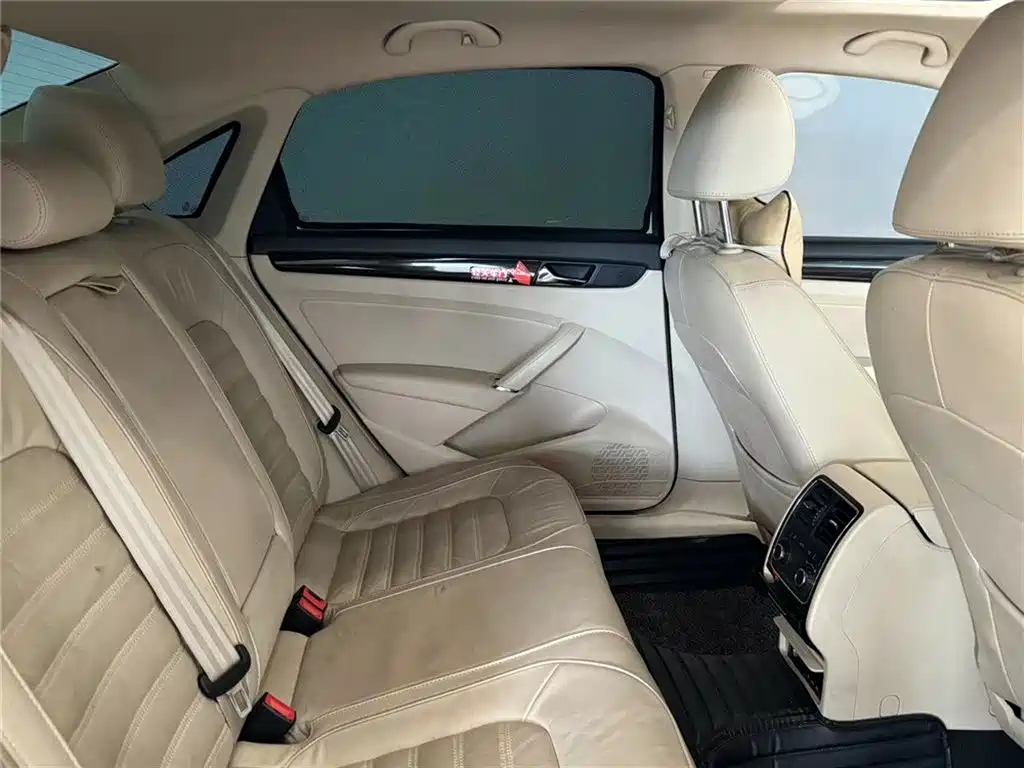 VOLKSWAGEN PASSAT 2015